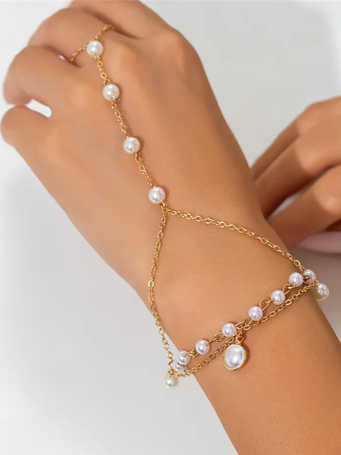 Pulseira Dourada com Pérolas Estilo Mão de Fátima