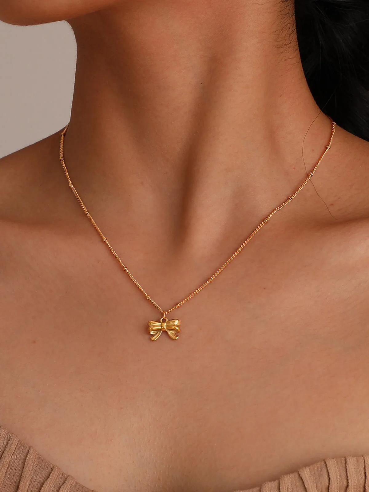 Colar com Pingente de Laço Feminino Delicado