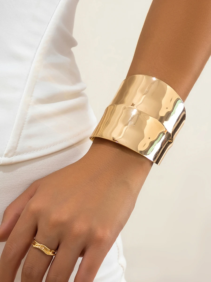 Bracelete Liso Largo com Acabamento Espelhado