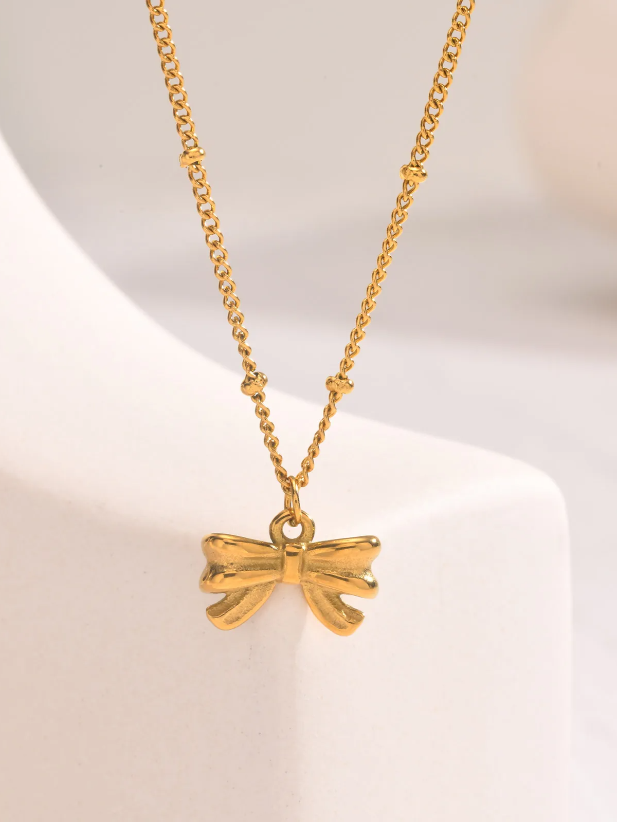 Colar com Pingente de Laço Feminino Delicado