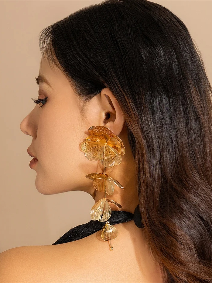 Brinco Longo Floral Estilo Elegante